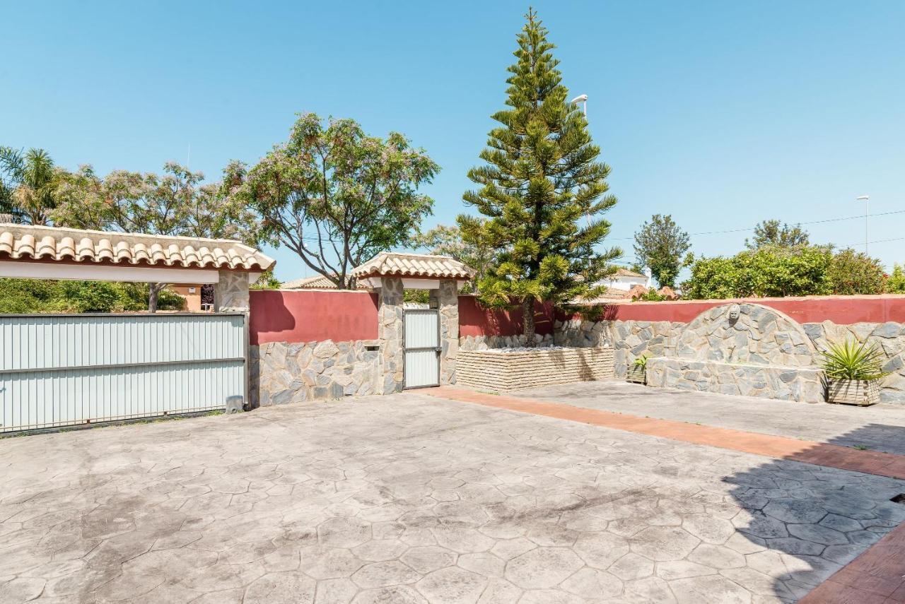 Villa Marty - Mayores De 25 Anos Chiclana de la Frontera Dış mekan fotoğraf